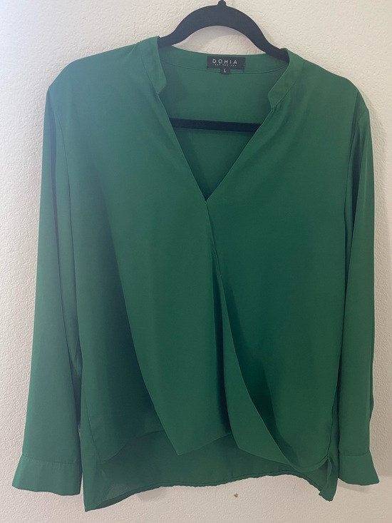 Tops - Green V-Neck Long-Sleeve Blouse by Dohia